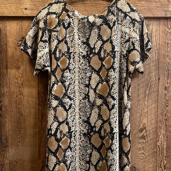 Women’s dress - Picture 6 of 6